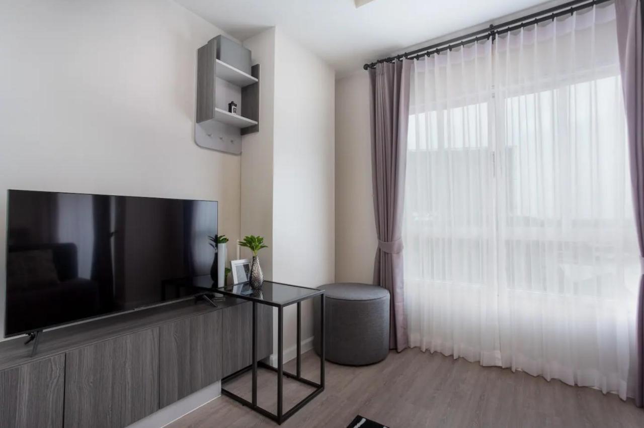 Modern Next To Festival דירה